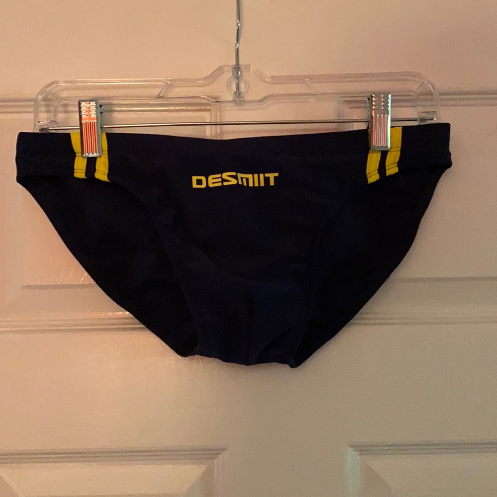 Mens low-rise Bikini by Desmitt!